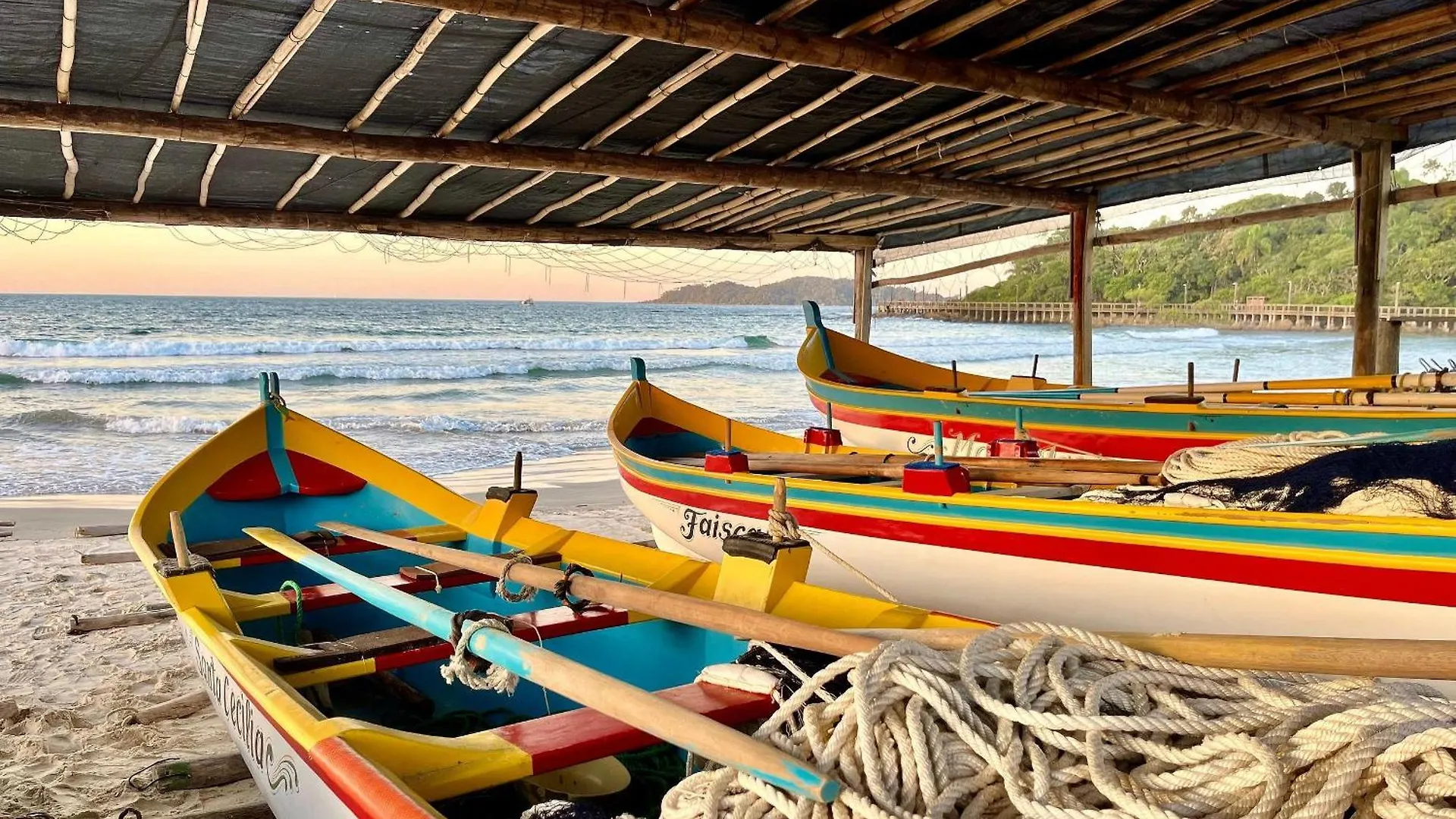B028 - Apto 3 Quartos Com Vista Para O Mar - Sc Bombinhas